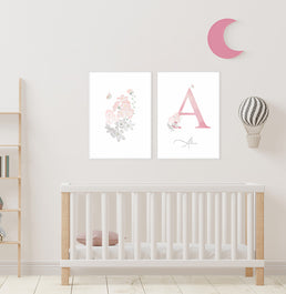 Conjunto com 2 Quadros Floral Liv com Inicial Personalizado Moldura Filete Branca - Vertical