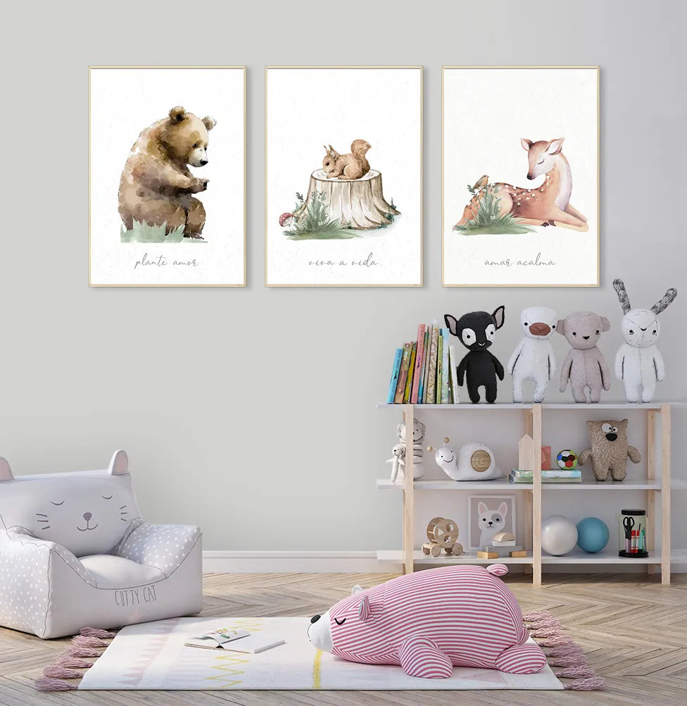 Conjunto com 3 Quadros Urso, Esquilo e Cervo Verde Moldura Filete Pinus - Vertical