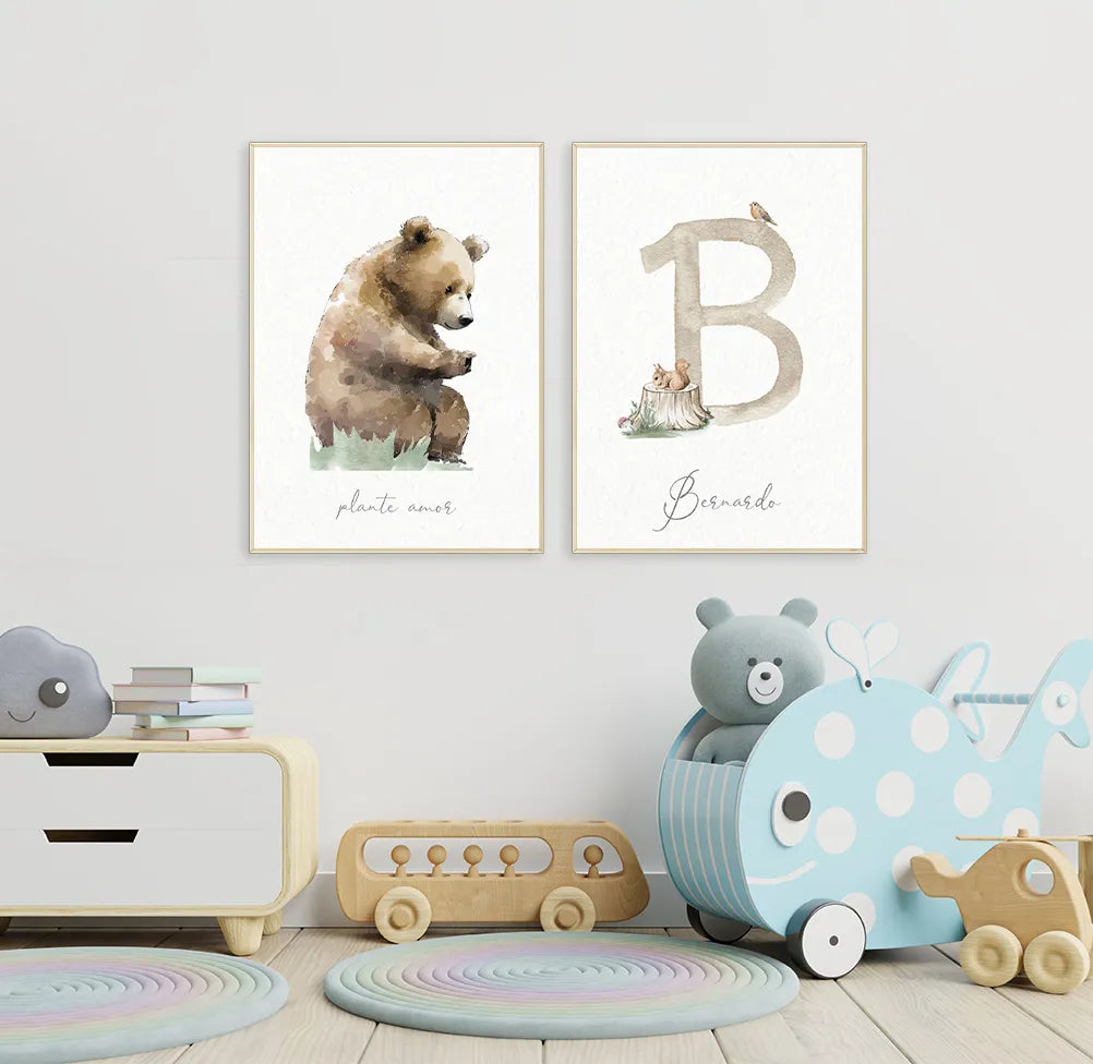 Conjunto com 2 Quadros Esquilo e Urso Verde Inicial Personalizada Moldura Filete Pinus