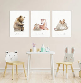 Conjunto com 3 Quadros Urso, Esquilo e Cervo Bege Moldura Filete Branca - Vertical