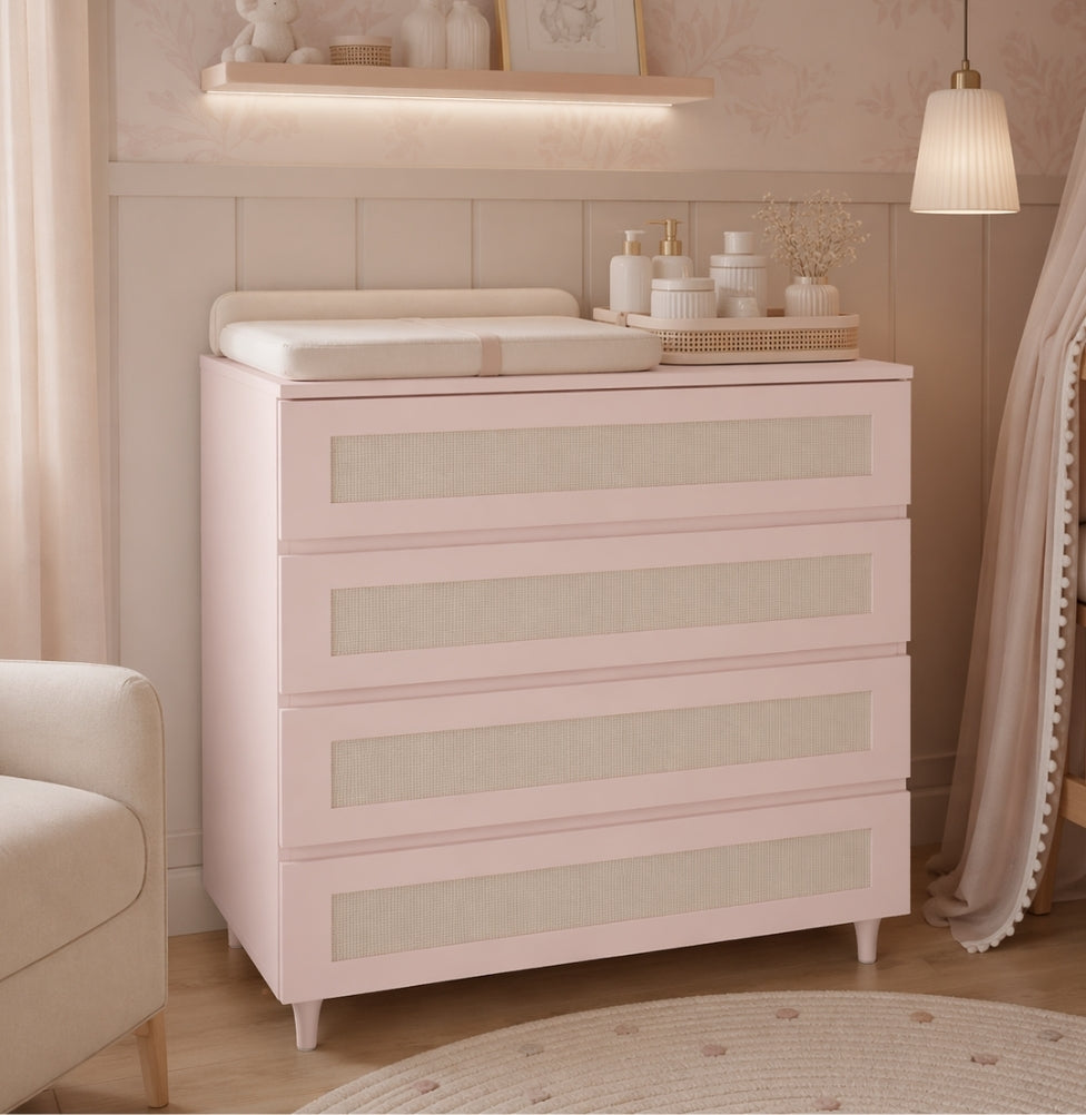 Cômoda Haus Nature com Palha e 4 Gavetas (90cm) - Rosa Claro